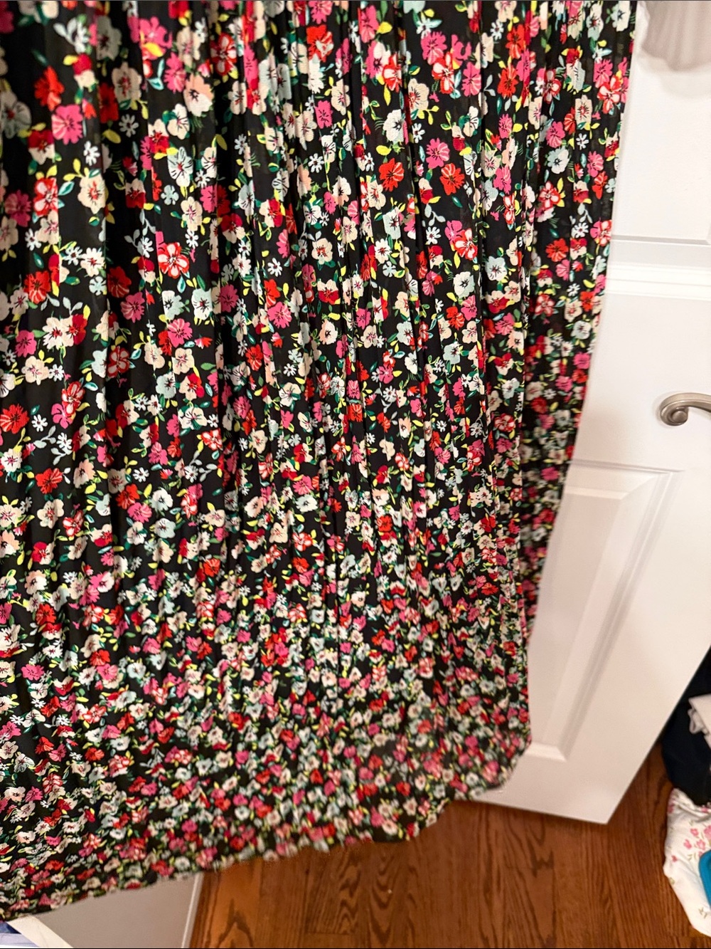 H&M Black Floral Pleated Midi Dress with Short Sleeves - Picture 6 of 8
